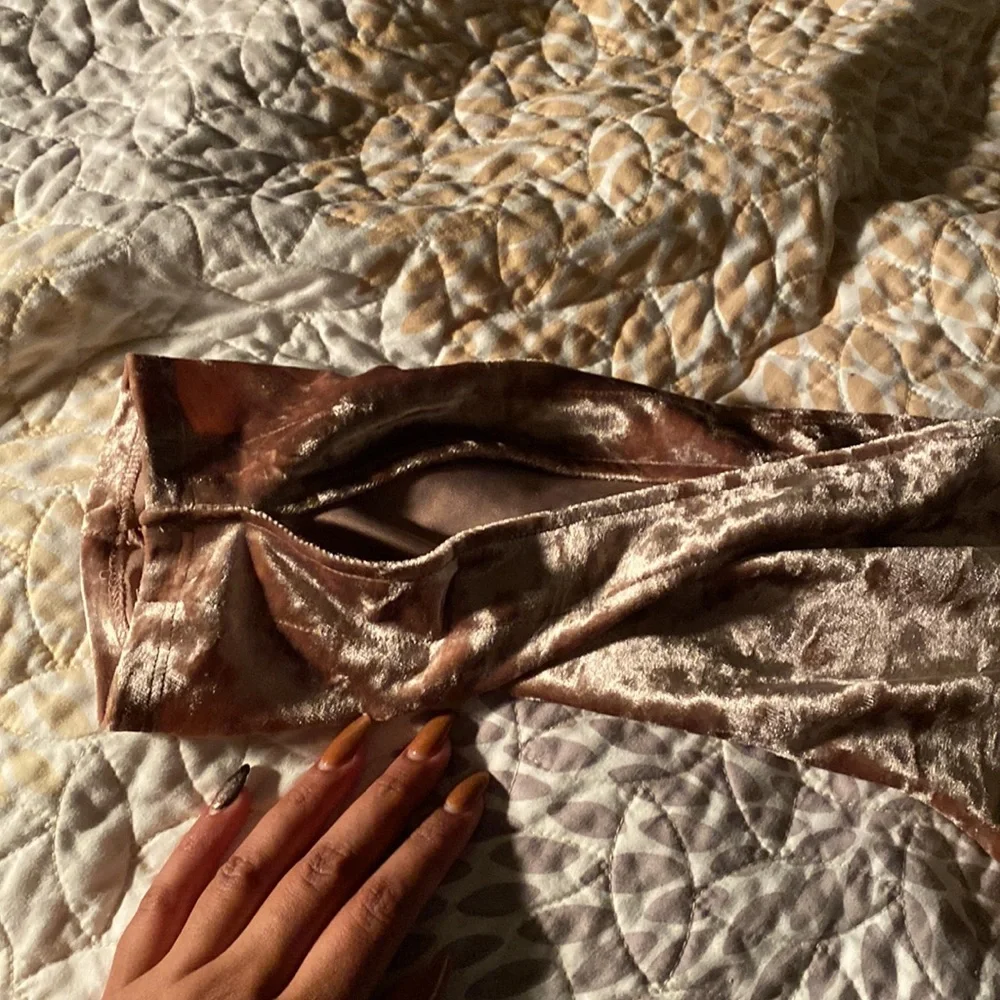 Crushed Velvet Blush Blouse - Picture 3 of 3